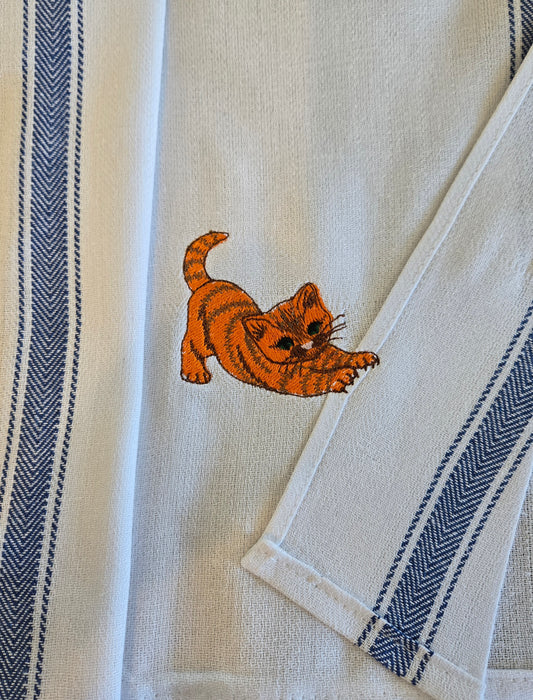 Watch Your Counters! The Playing Cat "Pet Thief" Tea Towel